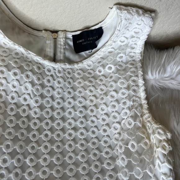 Romeo & Juliet Couture - Picture 2 of 2